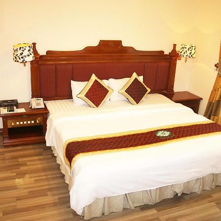 Central Hotel Куангнгай Экстерьер фото