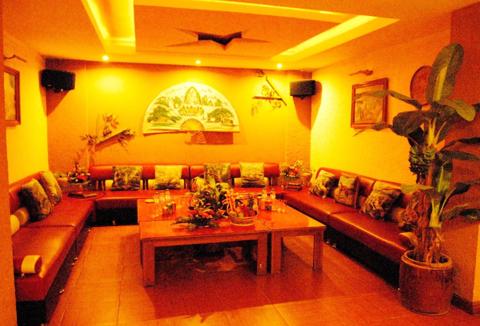 Central Hotel Куангнгай Экстерьер фото