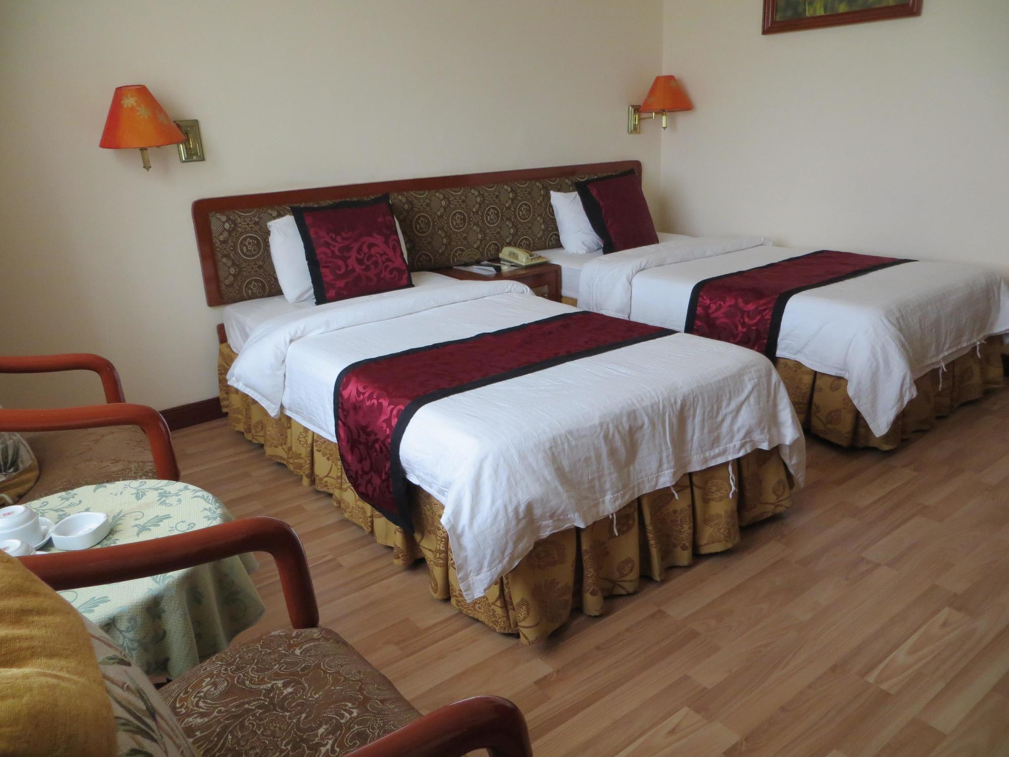 Central Hotel Куангнгай Экстерьер фото