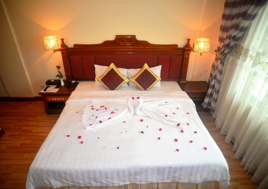 Central Hotel Куангнгай Экстерьер фото