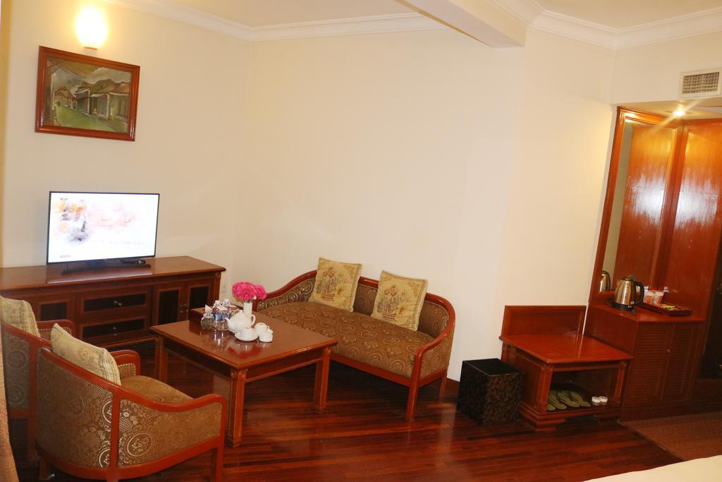 Central Hotel Куангнгай Экстерьер фото