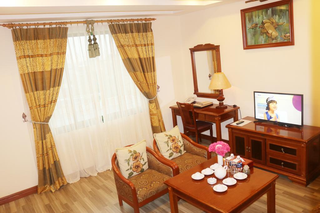 Central Hotel Куангнгай Экстерьер фото
