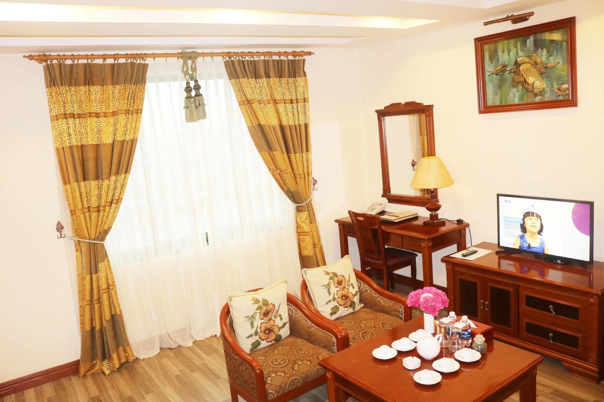 Central Hotel Куангнгай Экстерьер фото