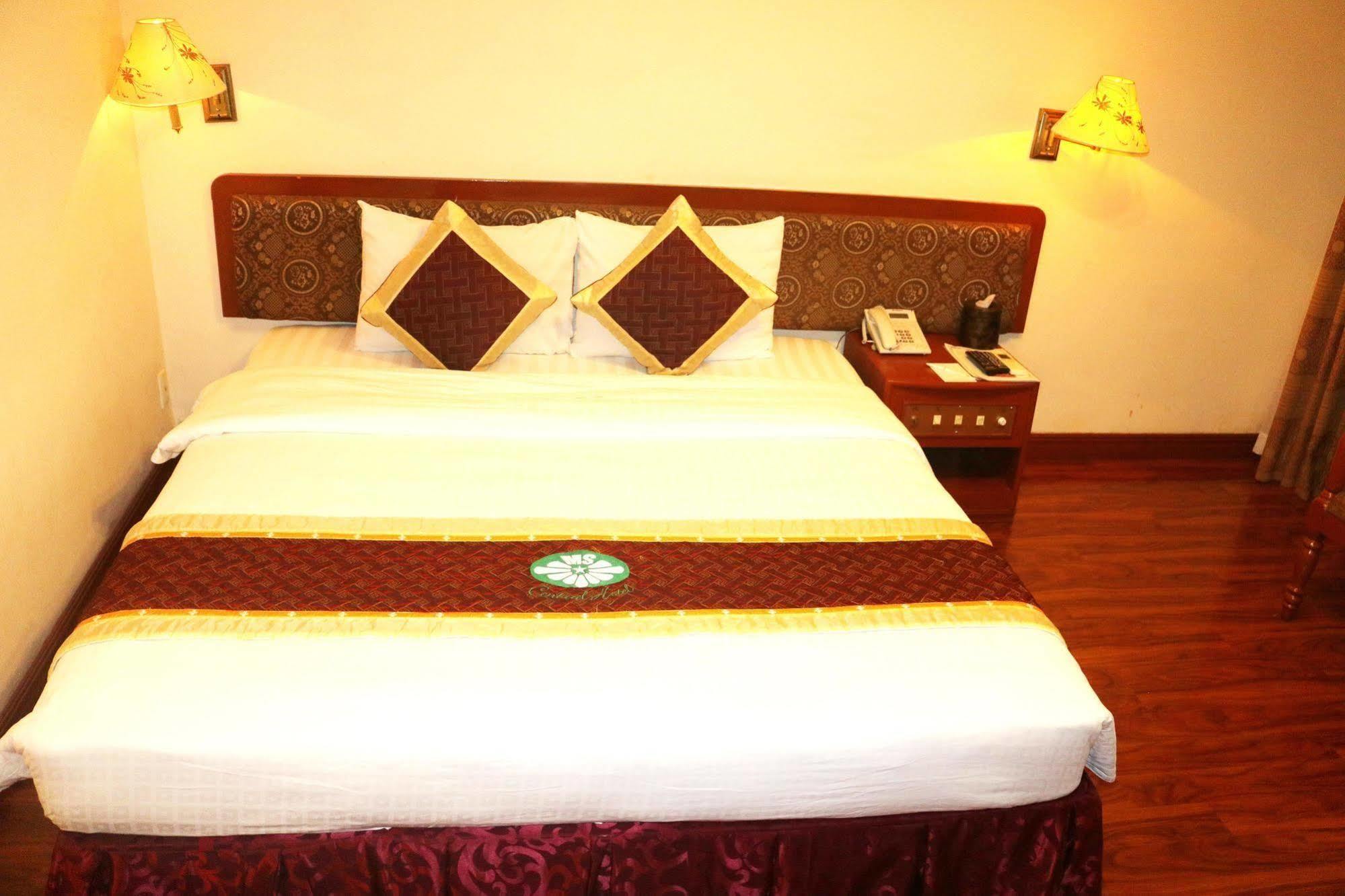 Central Hotel Куангнгай Экстерьер фото