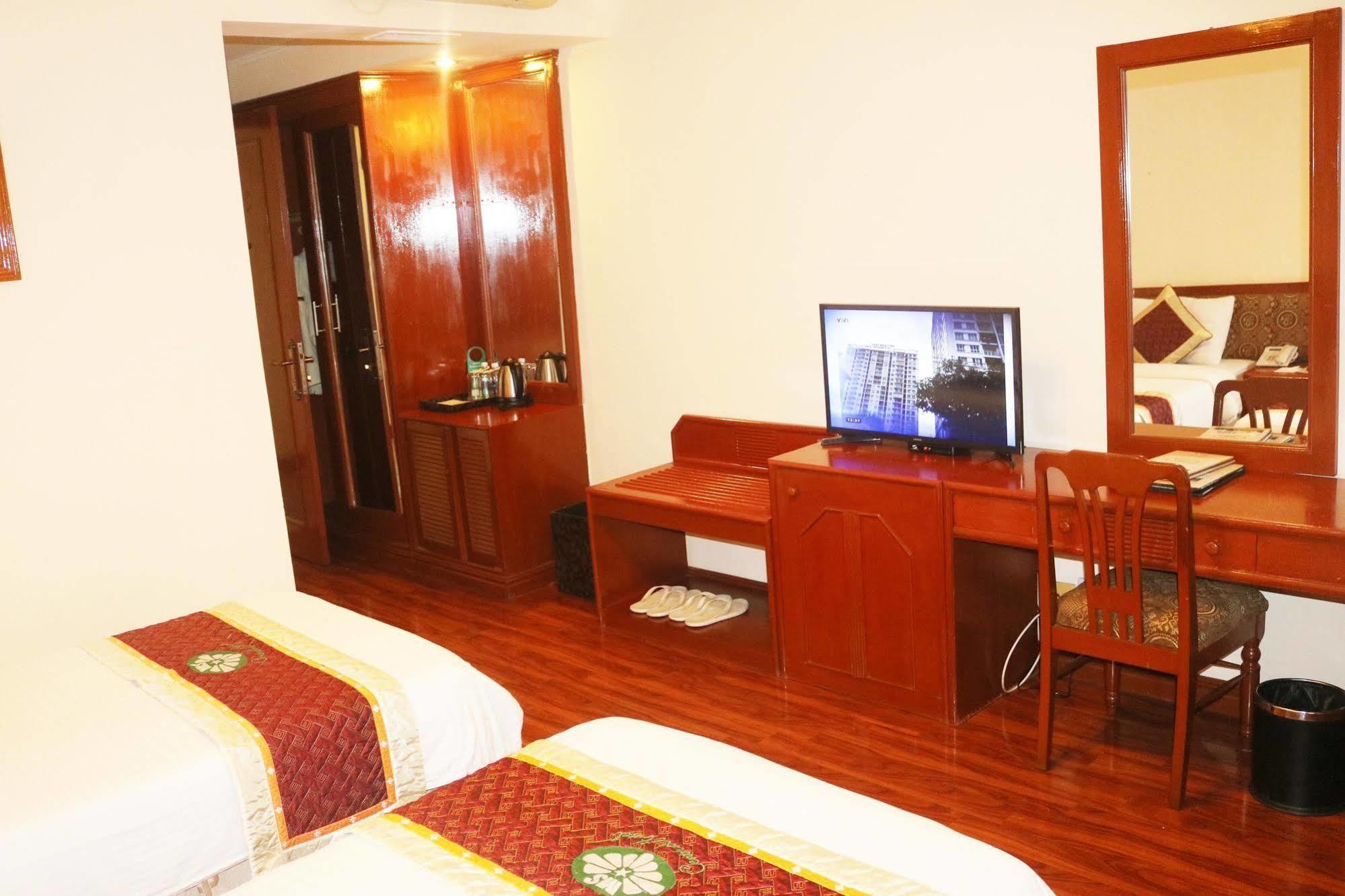 Central Hotel Куангнгай Экстерьер фото