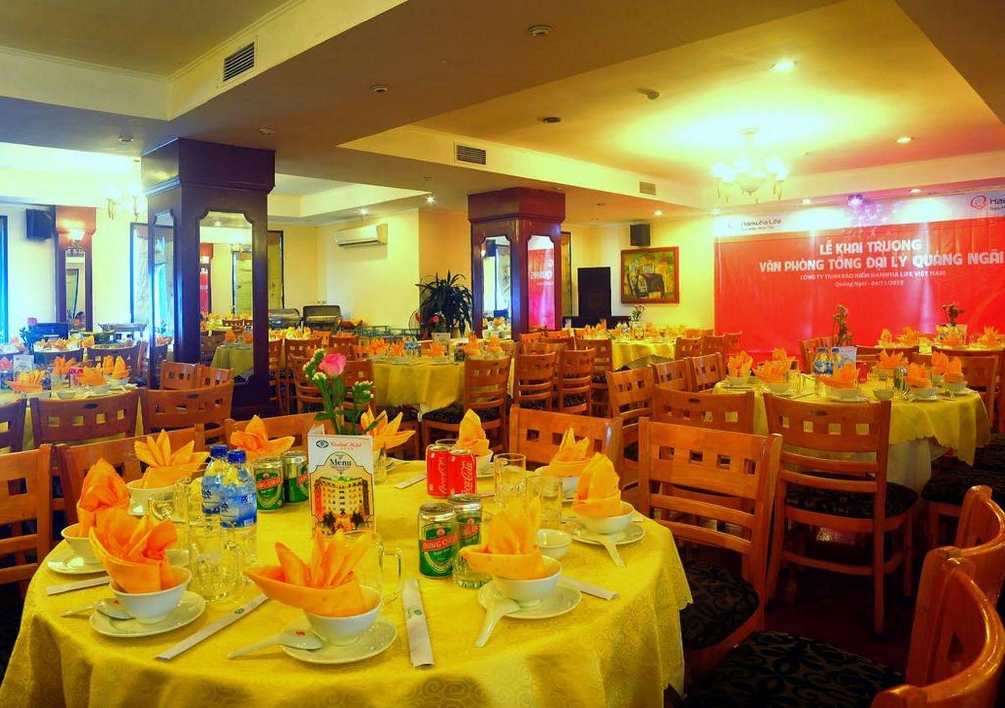 Central Hotel Куангнгай Экстерьер фото