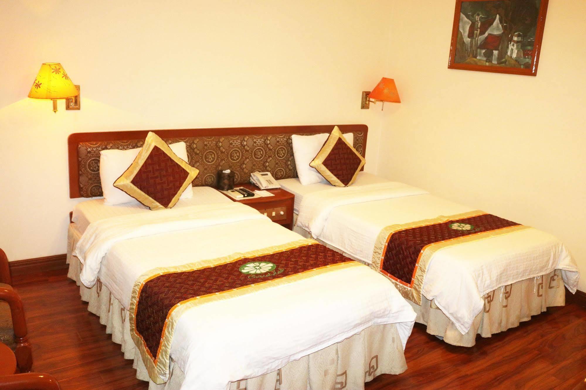 Central Hotel Куангнгай Экстерьер фото