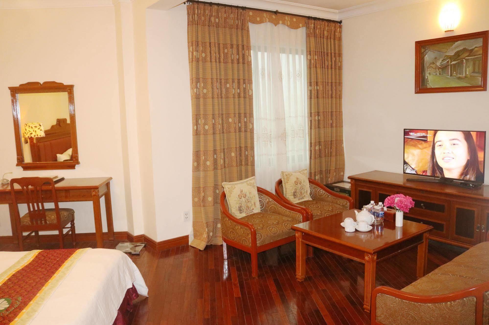 Central Hotel Куангнгай Экстерьер фото
