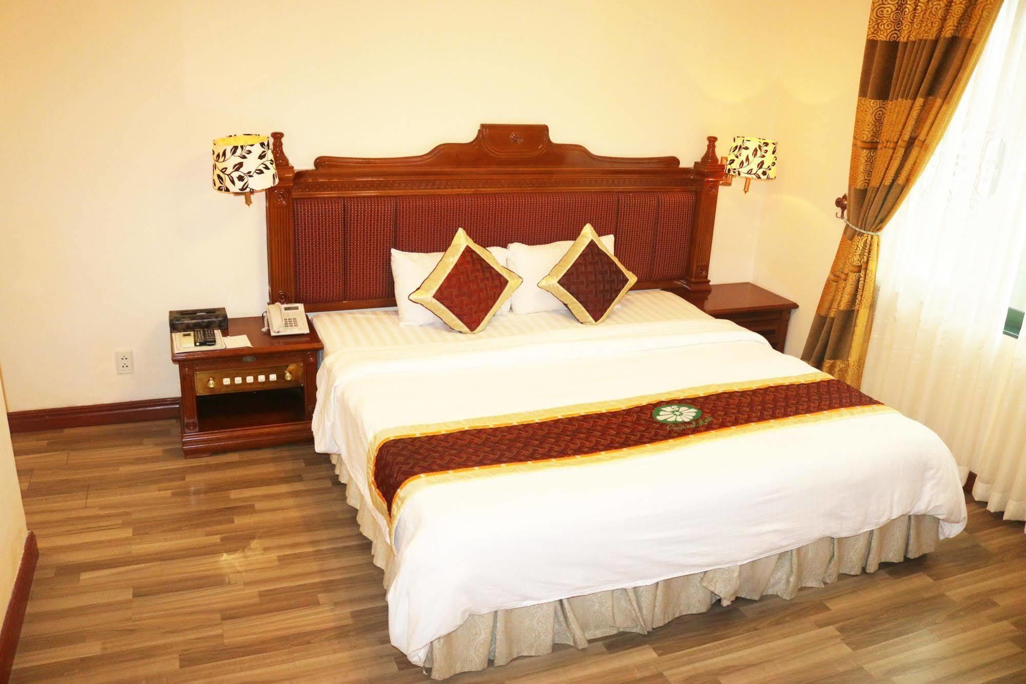 Central Hotel Куангнгай Экстерьер фото