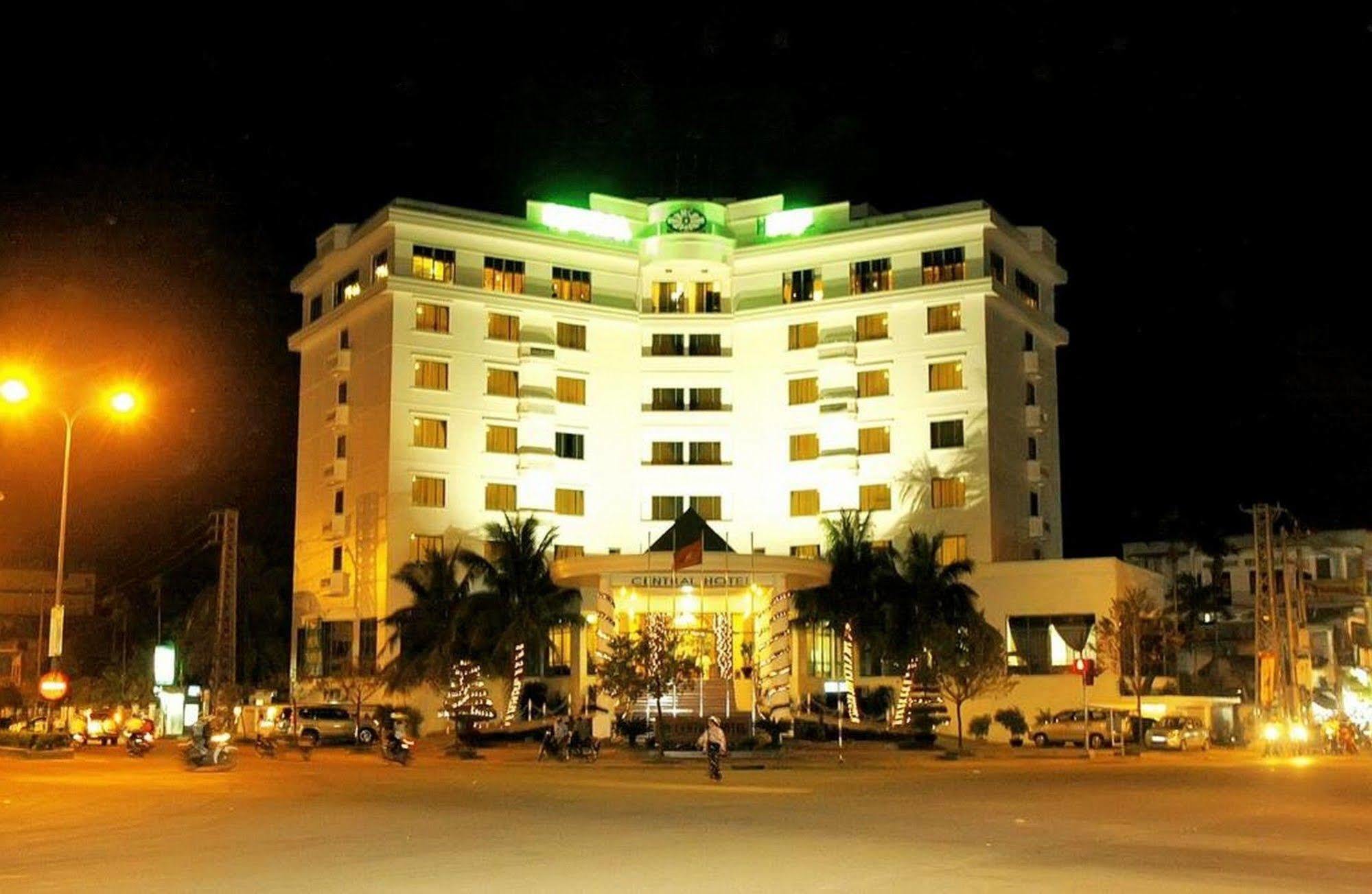 Central Hotel Куангнгай Экстерьер фото