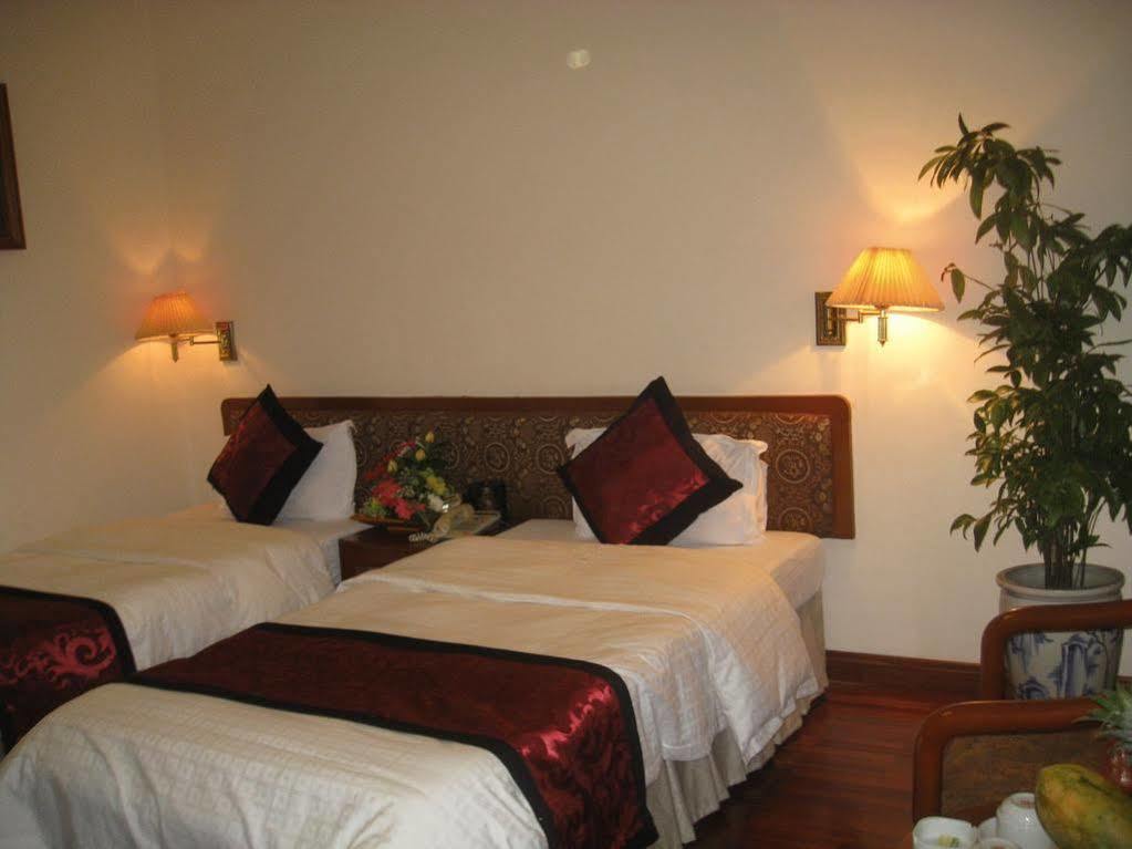 Central Hotel Куангнгай Экстерьер фото
