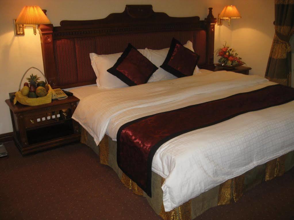 Central Hotel Куангнгай Экстерьер фото