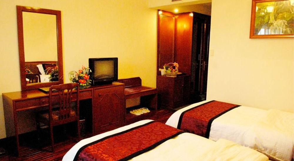 Central Hotel Куангнгай Экстерьер фото
