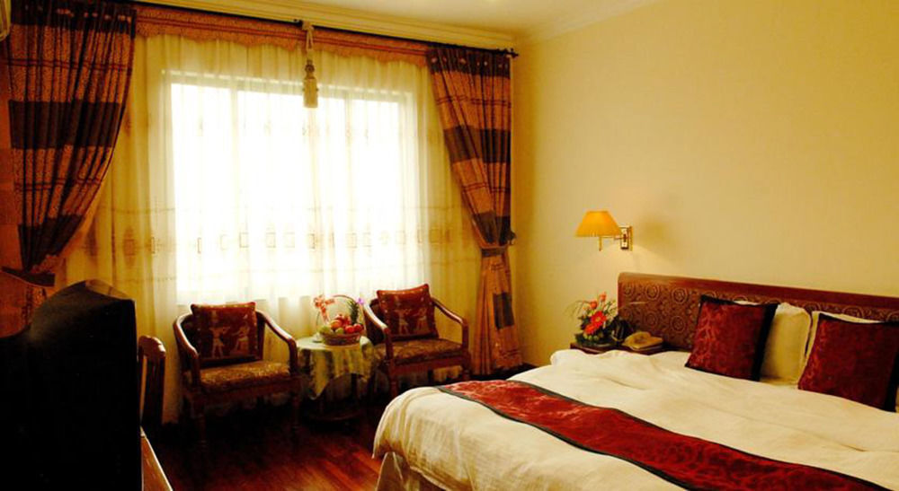 Central Hotel Куангнгай Экстерьер фото