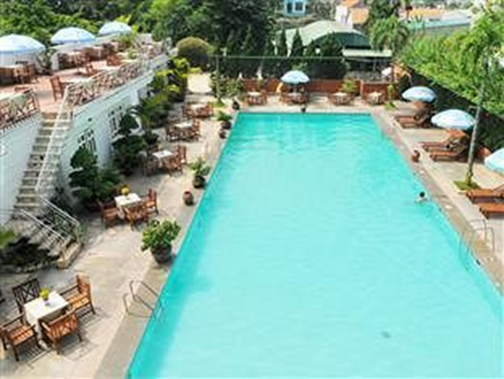 Central Hotel Куангнгай Экстерьер фото