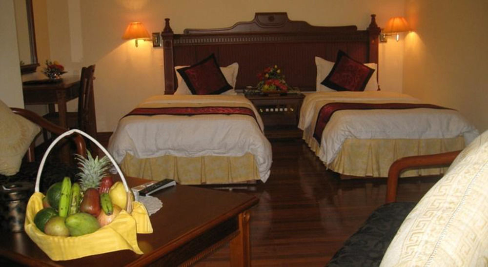 Central Hotel Куангнгай Экстерьер фото