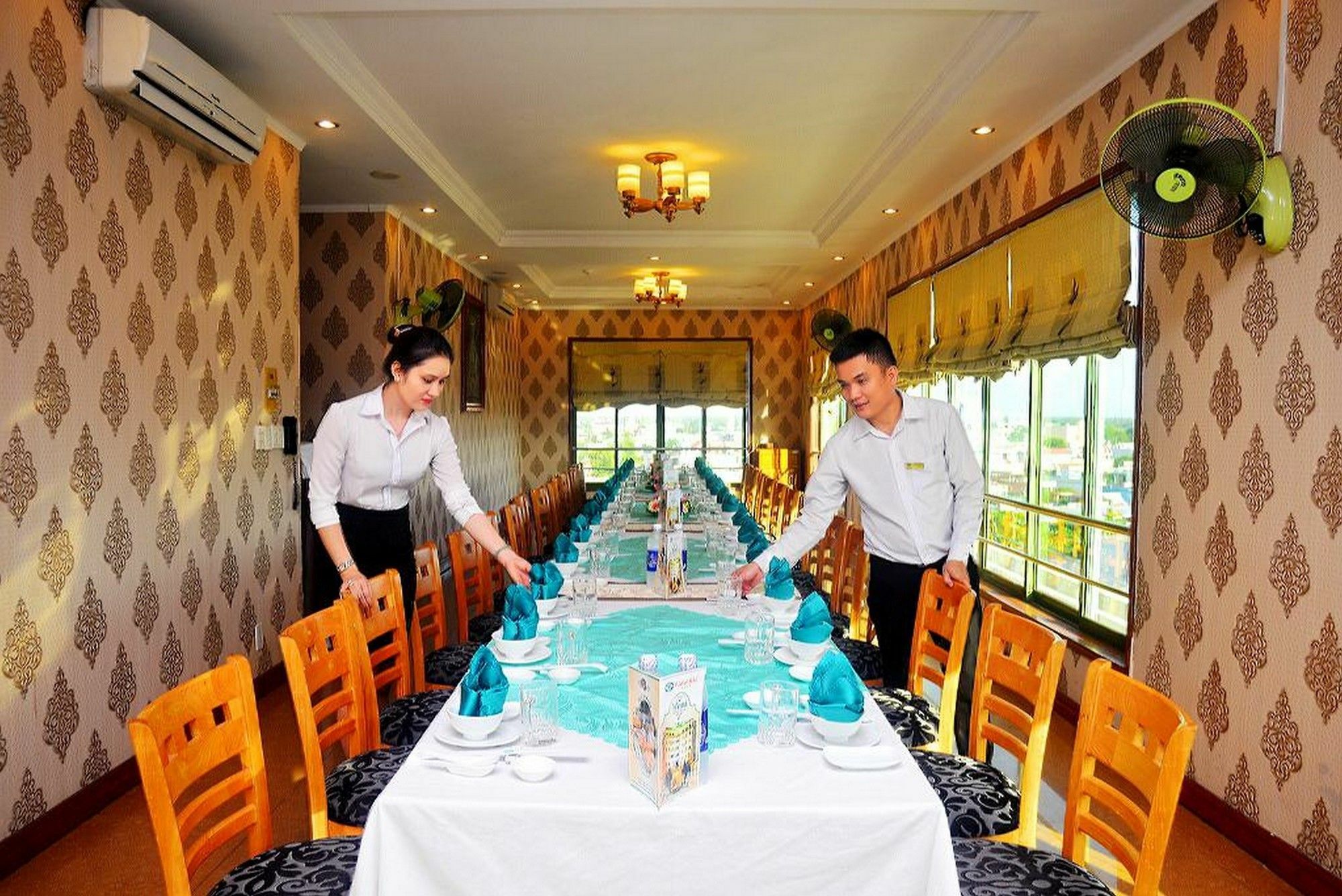 Central Hotel Куангнгай Экстерьер фото